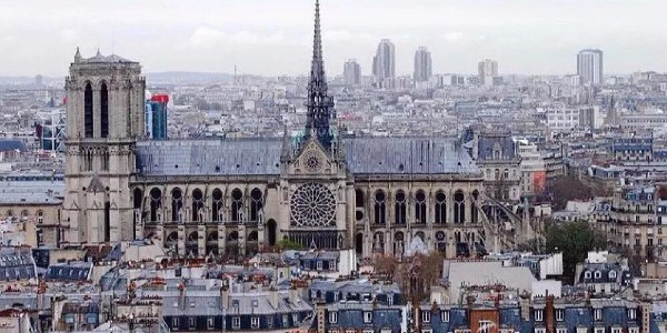 巴黎圣母院設(shè)計(jì)大賽：一場(chǎng)荒誕的國民“自嗨”？