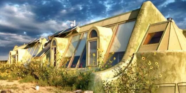 這個(gè)老炮兒建筑師讓難民住垃圾堆，卻贏得全世界尊重！