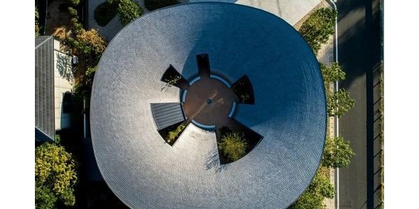 日本福岡有一座天空的容器！