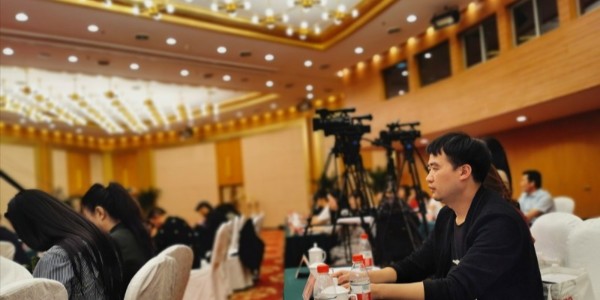 貴陽市建筑設(shè)計(jì)院有限公司著名設(shè)計(jì)師李雄明先生出席中國公益設(shè)計(jì)論壇